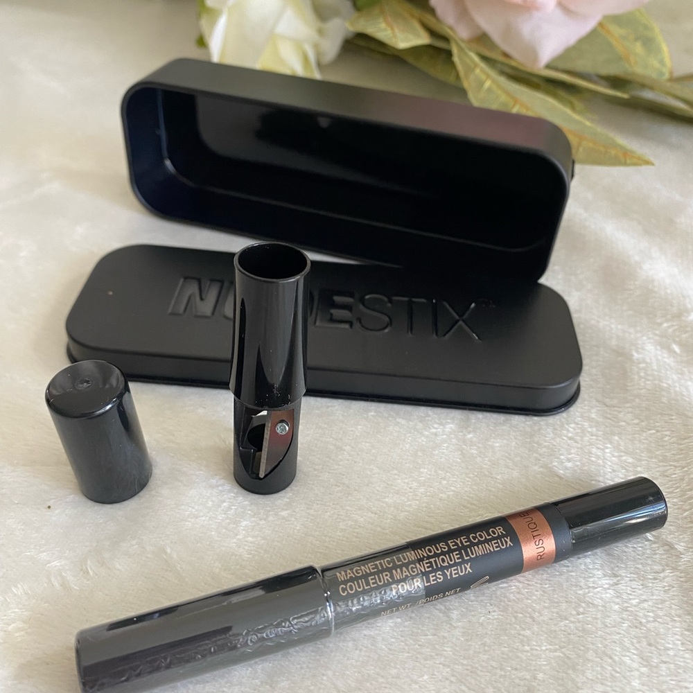 Nudestix Eyeshadow PENCIL Color RUSTIQUE WITH SHARPENER